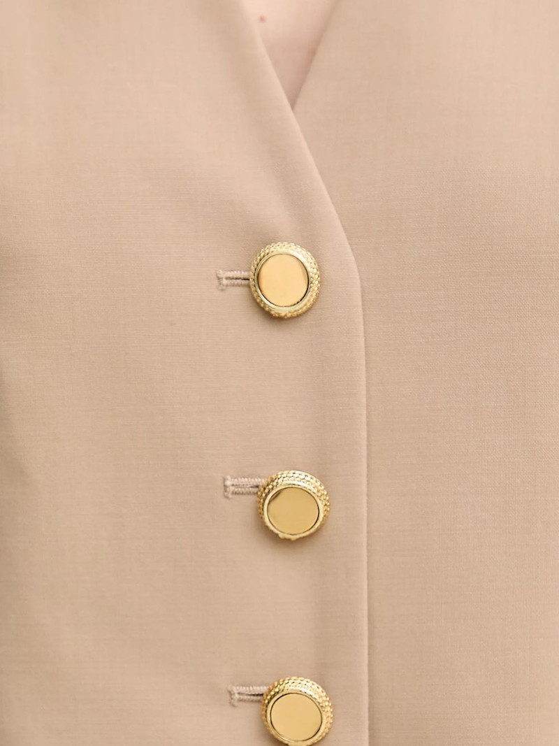 buttoned sleeveless waistcoat 4