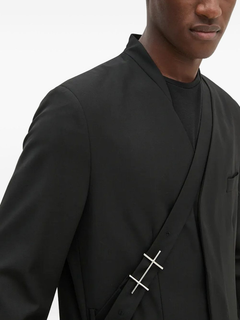 cross-detail blazer 4