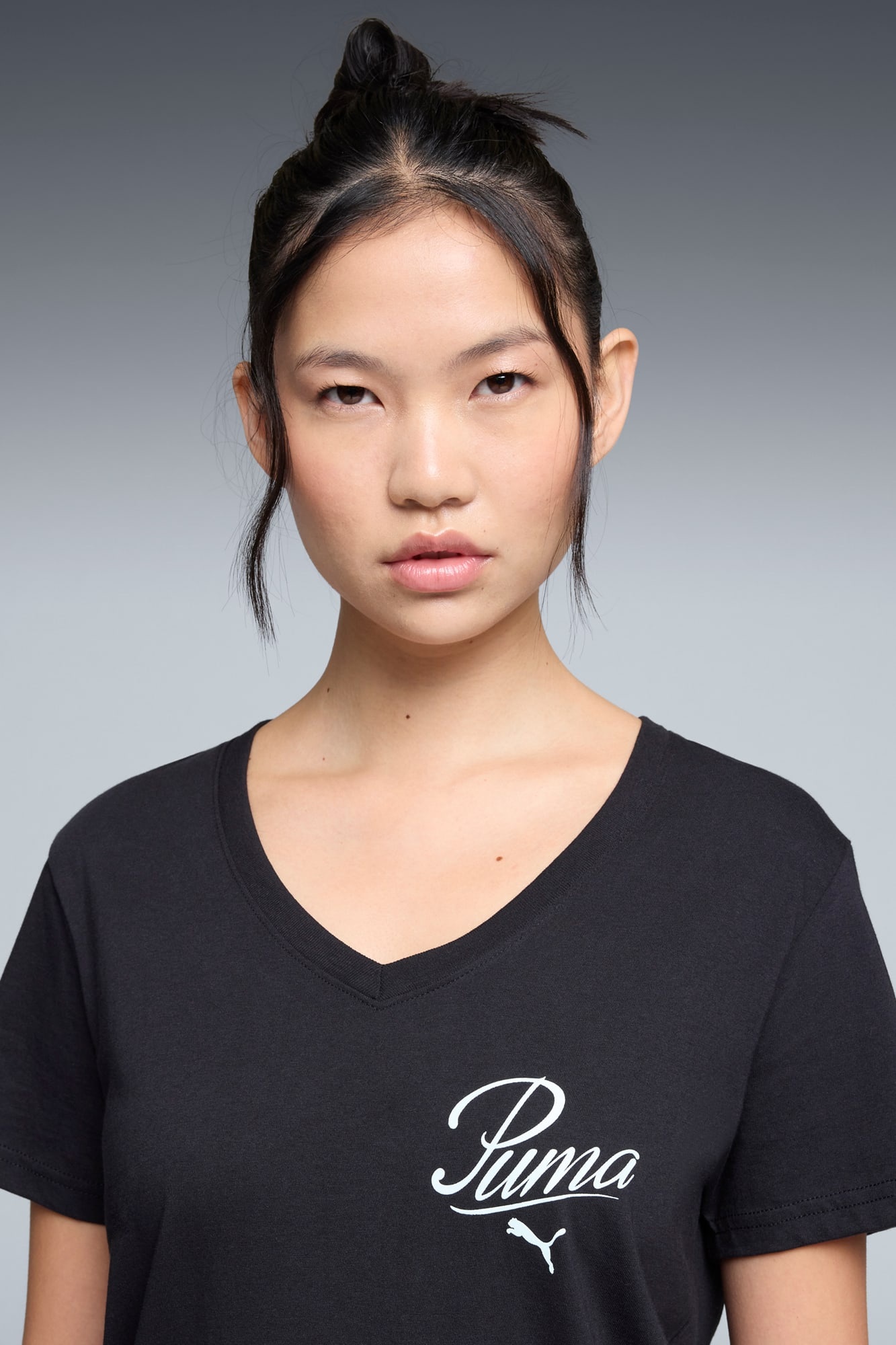 Essentials Script V-Neck Tee Women - 4