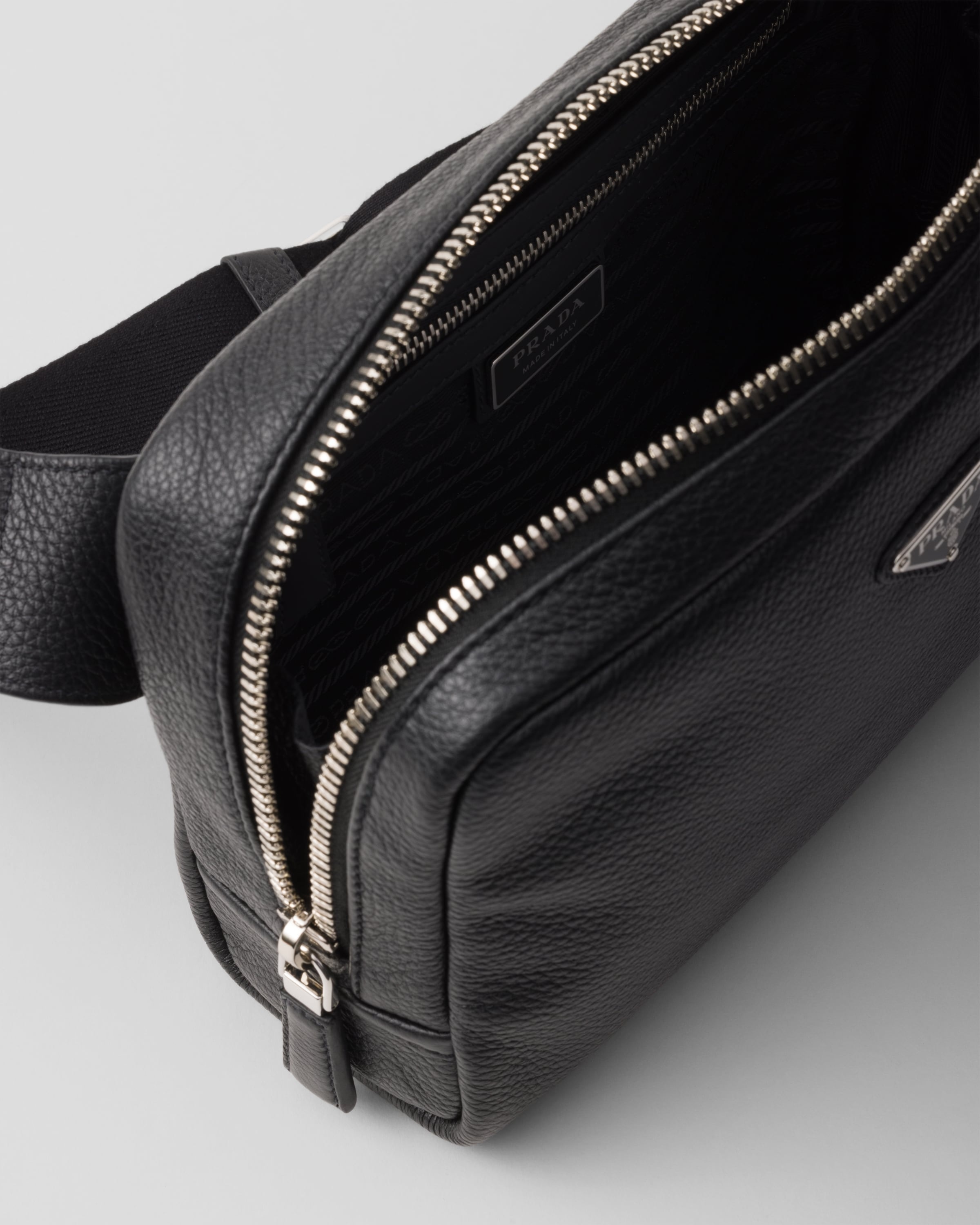 Leather shoulder bag with charm - 4