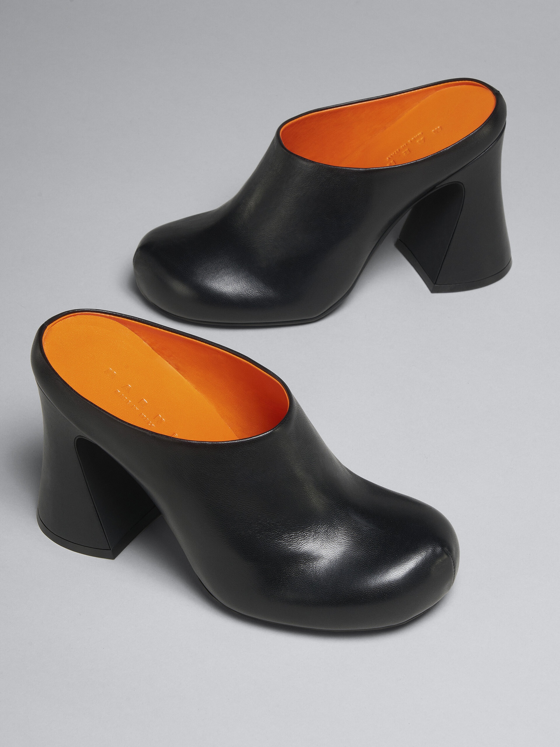 BLACK LEATHER SABOT - 5