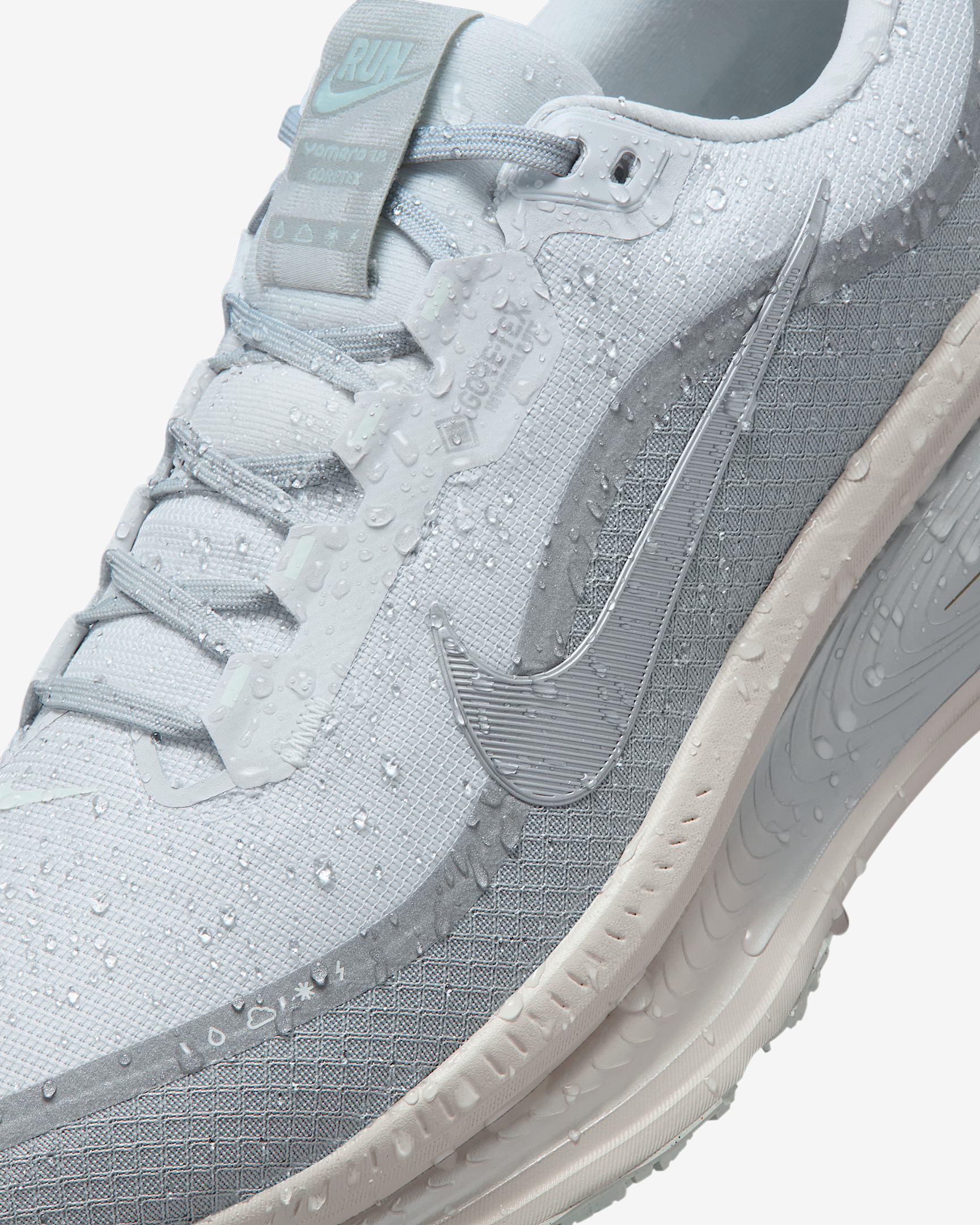 Nike Vomero 18 GORE-TEX Men's Waterproof Road Running Shoes with Reflective Accents - 10