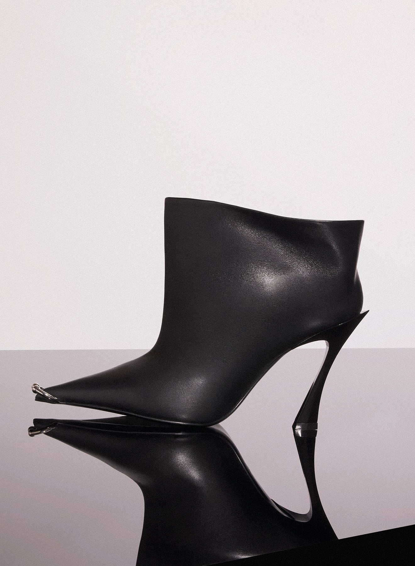 black leather piercing fang 95 ankle boots - 2