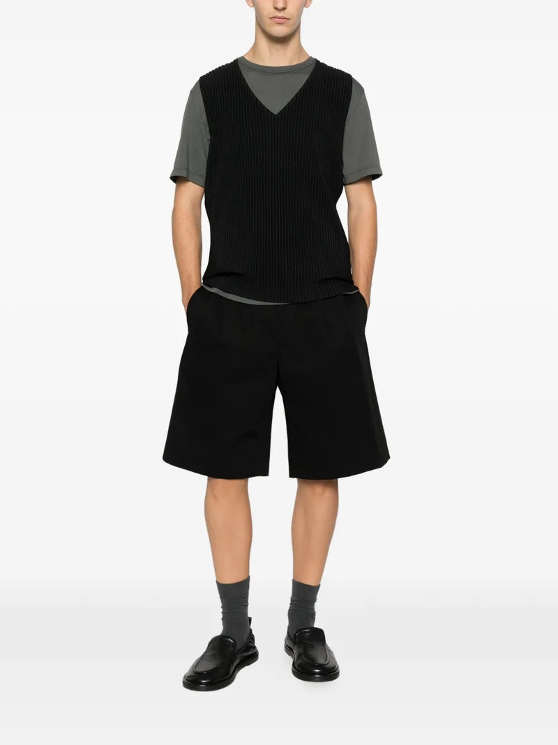 ISSEY MIYAKE OCTOBER AW25 BASIC VEST - BLACK outlook