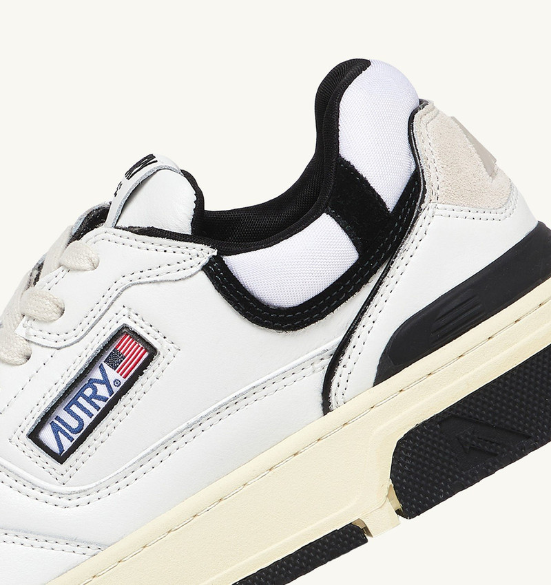 AUTRY CLC LOW SNEAKERS IN WHITE LEATHER AND BLACK SUEDE outlook