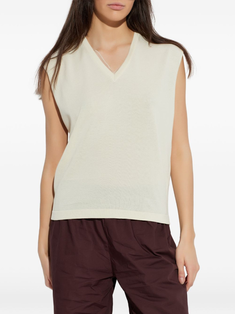 V-neck sleeveless vest 3