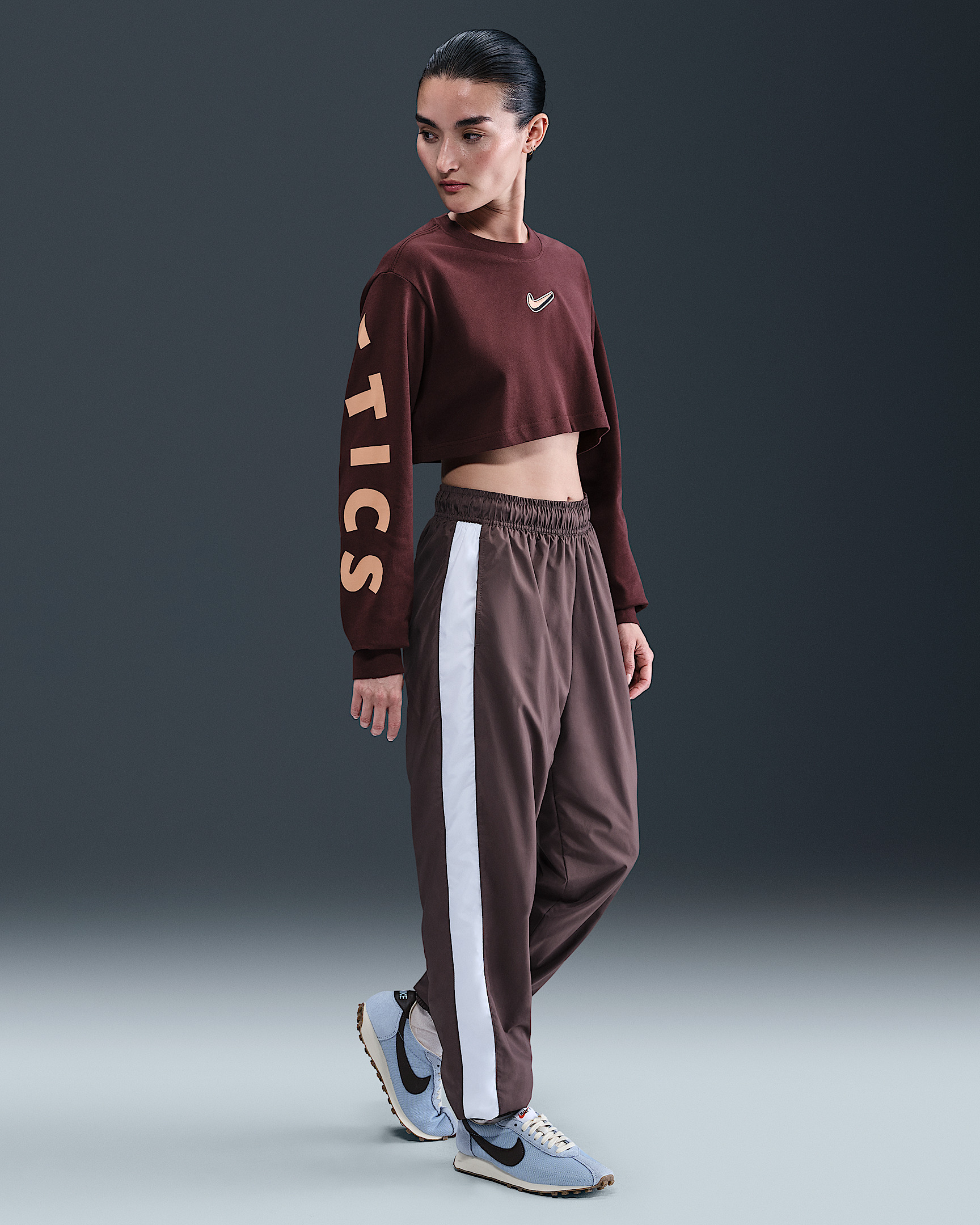 Nike Sportswear Women's Oversized Long-Sleeve Cropped T-Shirt - 4