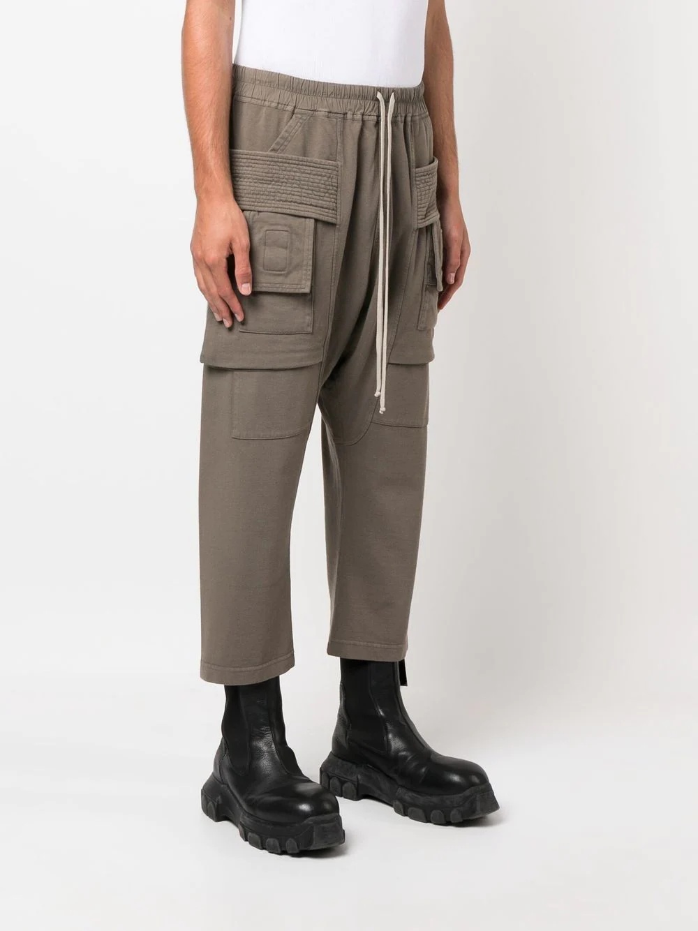 drop-crotch cropped cargo trousers - 3