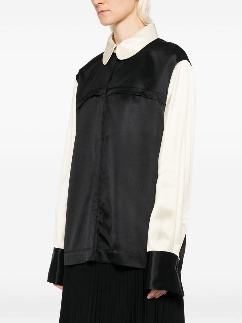 contrast-color shirt 3