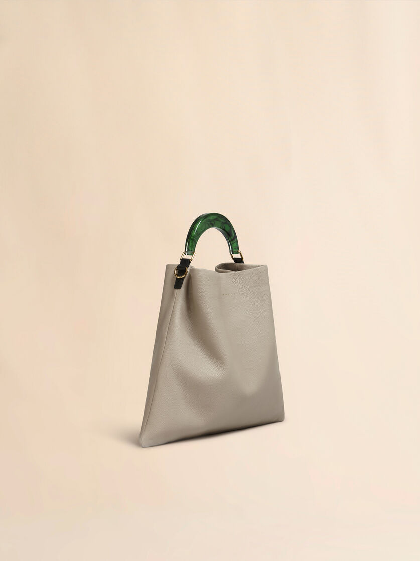 HOBO BAG IN BEIGE GRAINED CALFSKIN AND RESIN HANDLE - 6