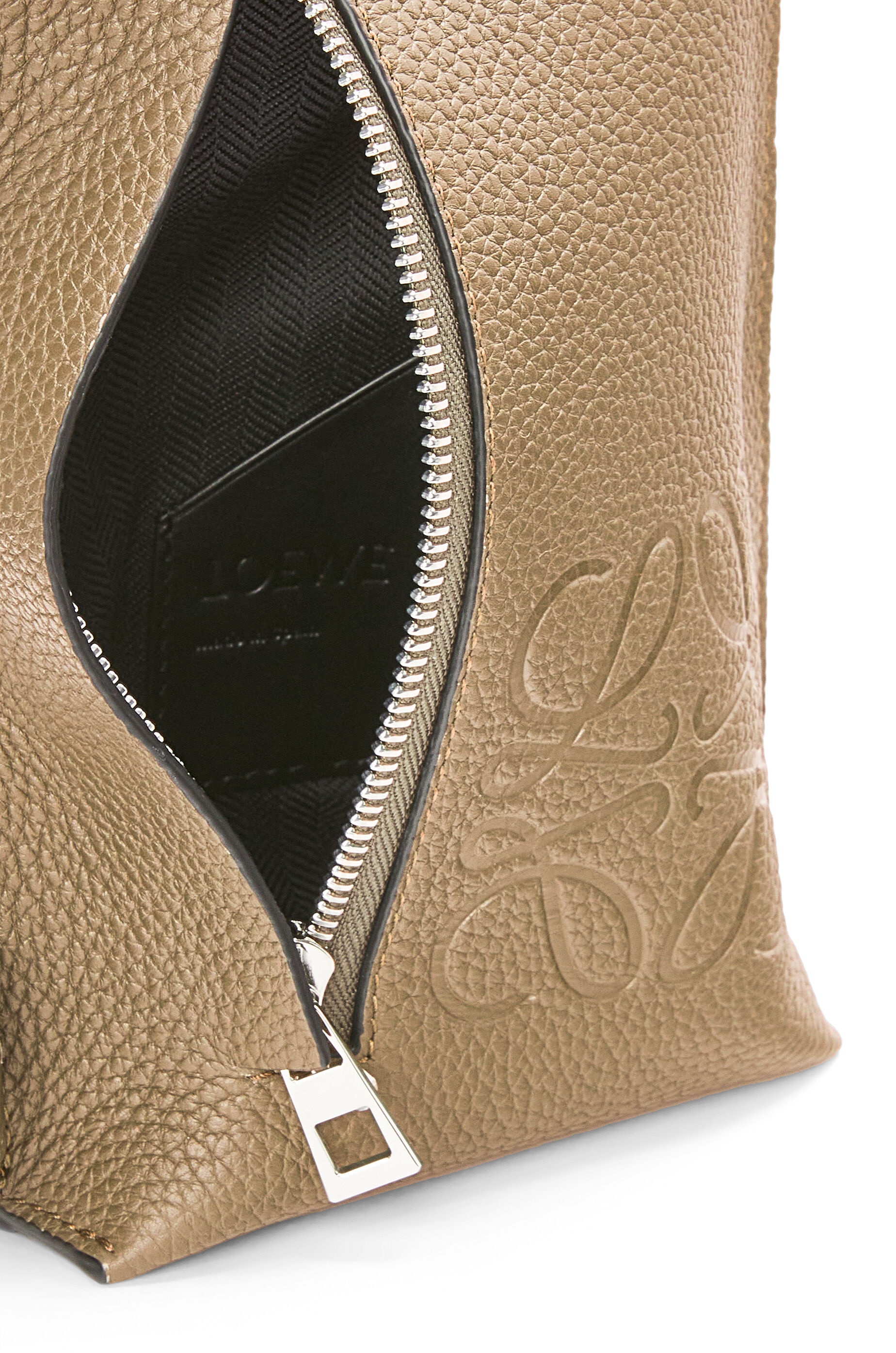 Vertical T Pocket in grained calfskin - 5