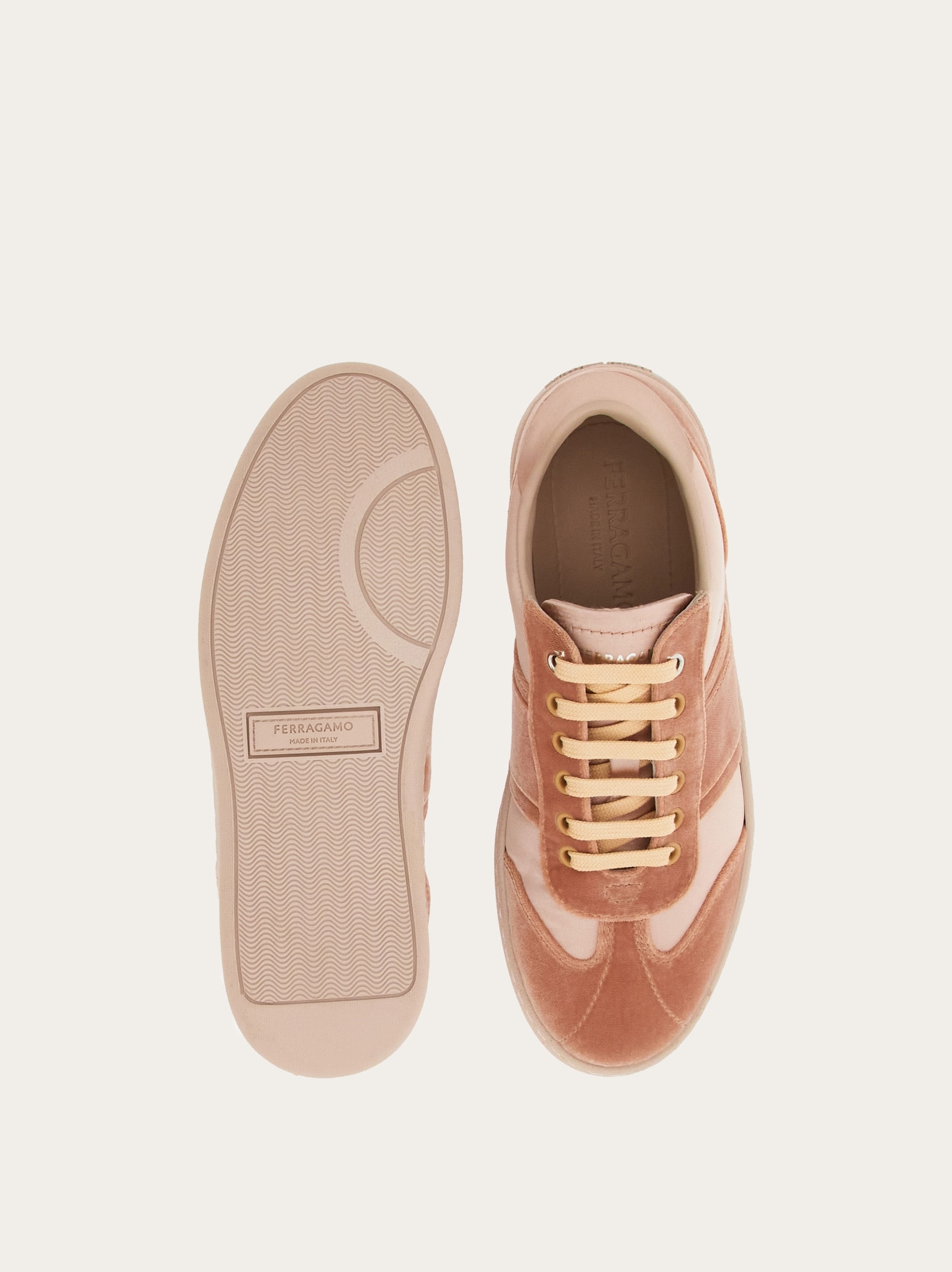Low-top sneaker with logo - 5
