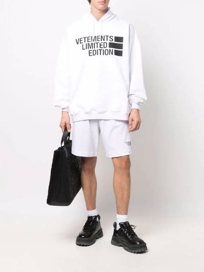 VETEMENTS logo-print oversized hoodie outlook