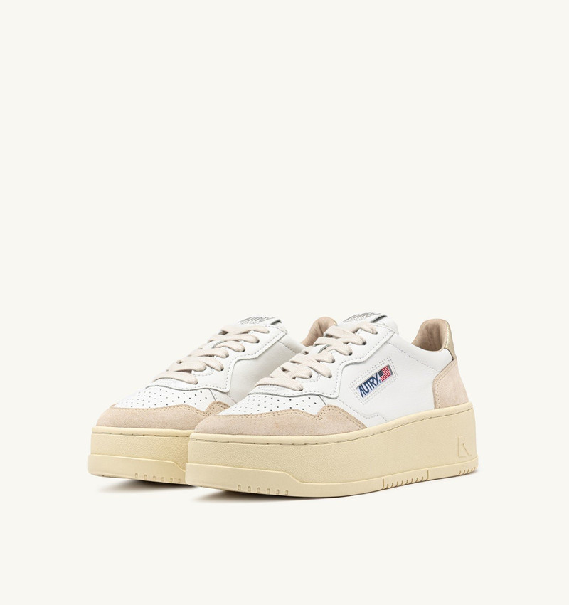 AUTRY MEDALIST PLATFORM SNEAKERS IN WHITE AND PLATINUM SUEDE AND LEATHER outlook