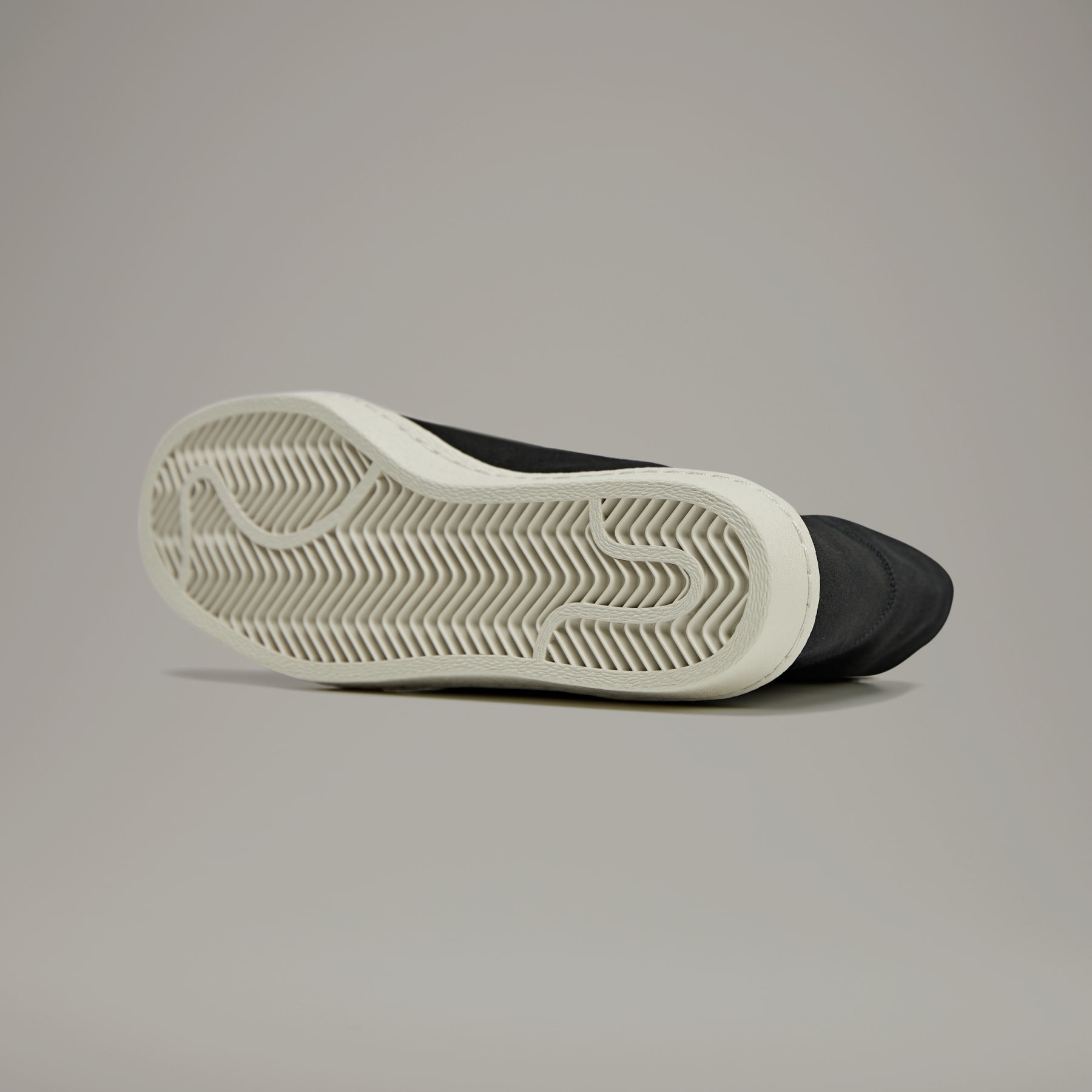 Y-3 Pro Model - 4