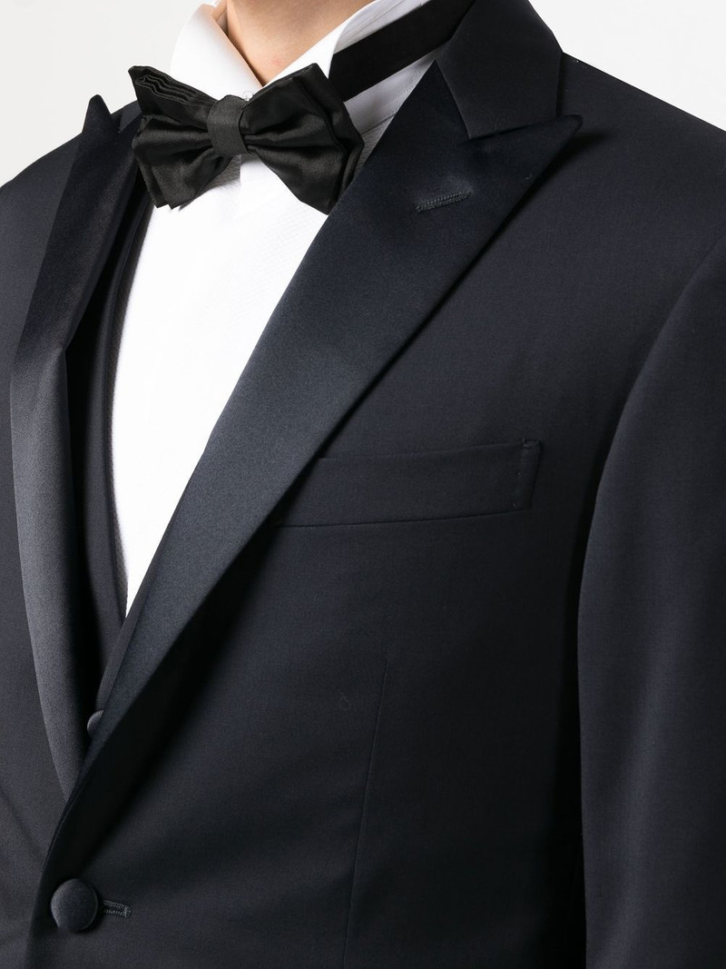single-breasted three-piece suit 5