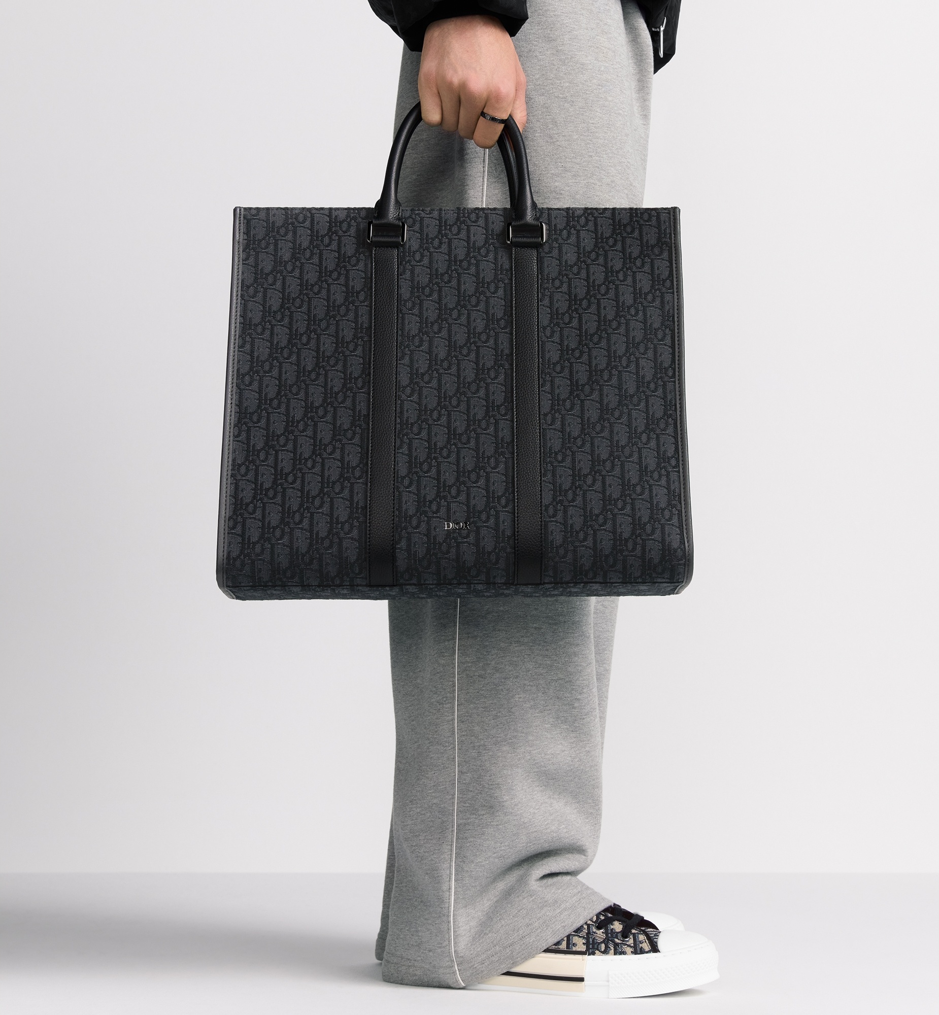 【無料郵送/関税込/正規品】 Dior East-West Tote Bag With Stra Women's East-West Dior Book Tote with strap | DIOR | 24S