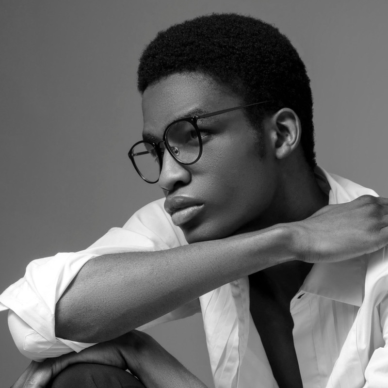 LINDA FARROW CALTHORPE OVAL OPTICAL FRAME IN BLACK AND NICKEL outlook