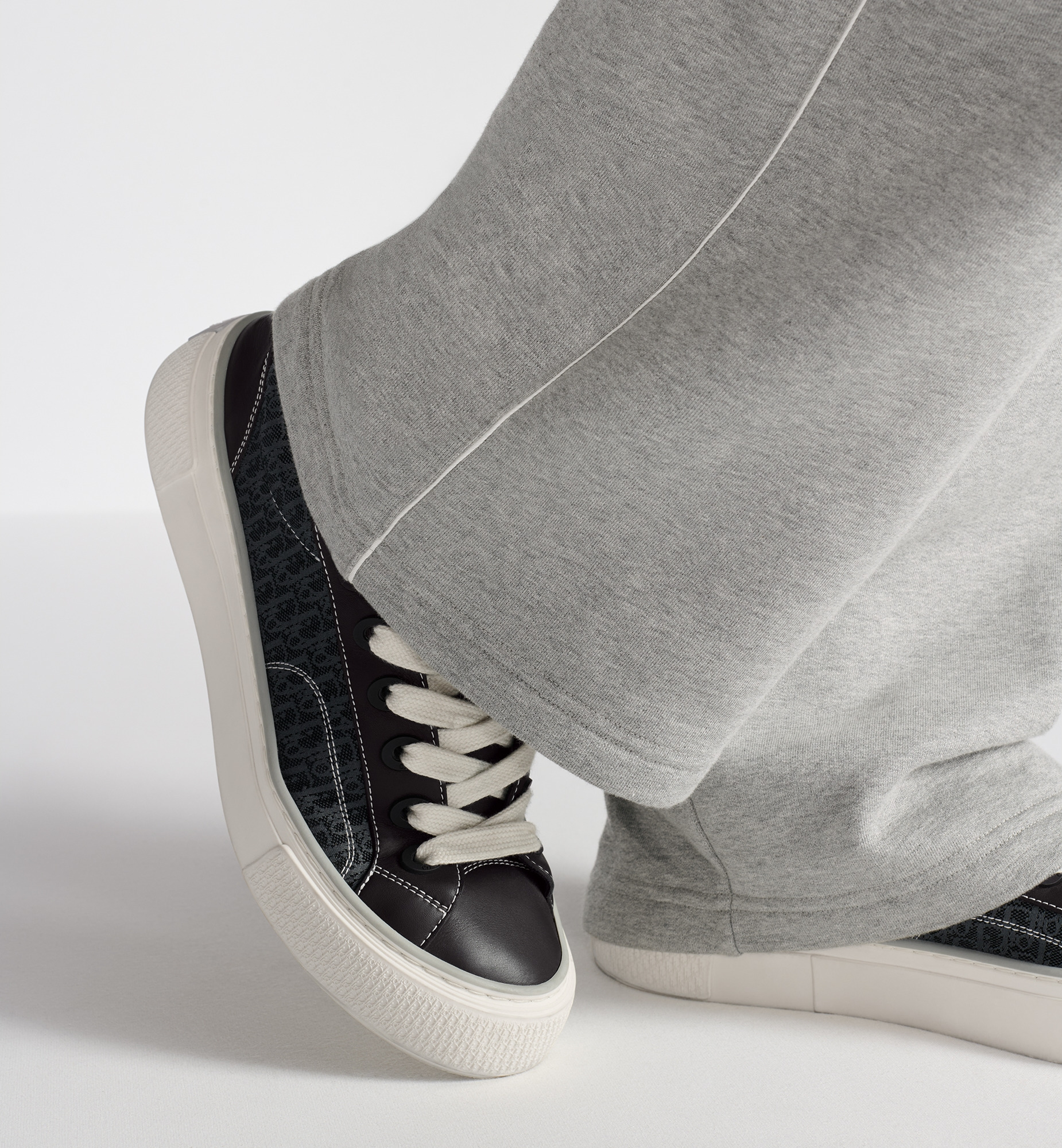 B33 Sneaker - 3