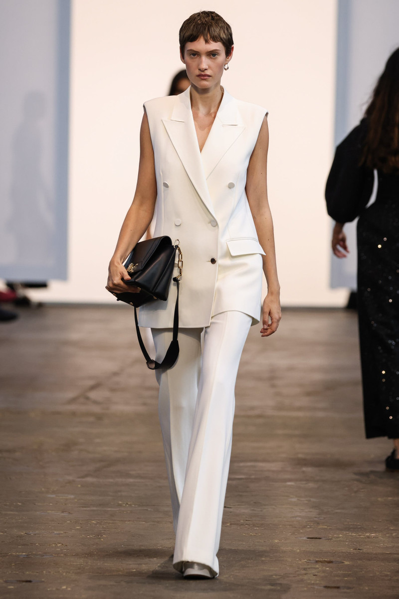 GABRIELA HEARST Mayte Vest in Silk Wool Cady outlook