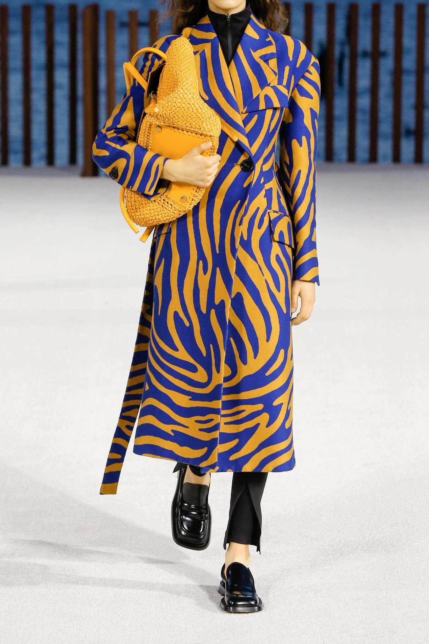 Zebra cotton and silk-blend jacquard coat - 5