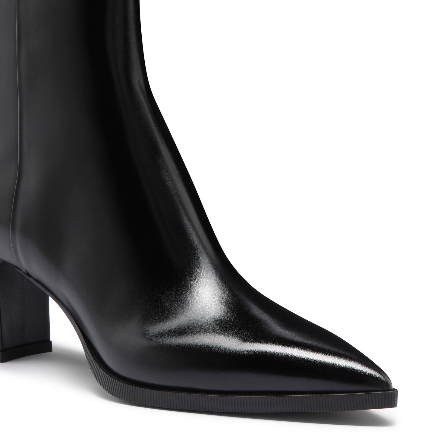 Women's black leather mid-heel ankle boot - 6
