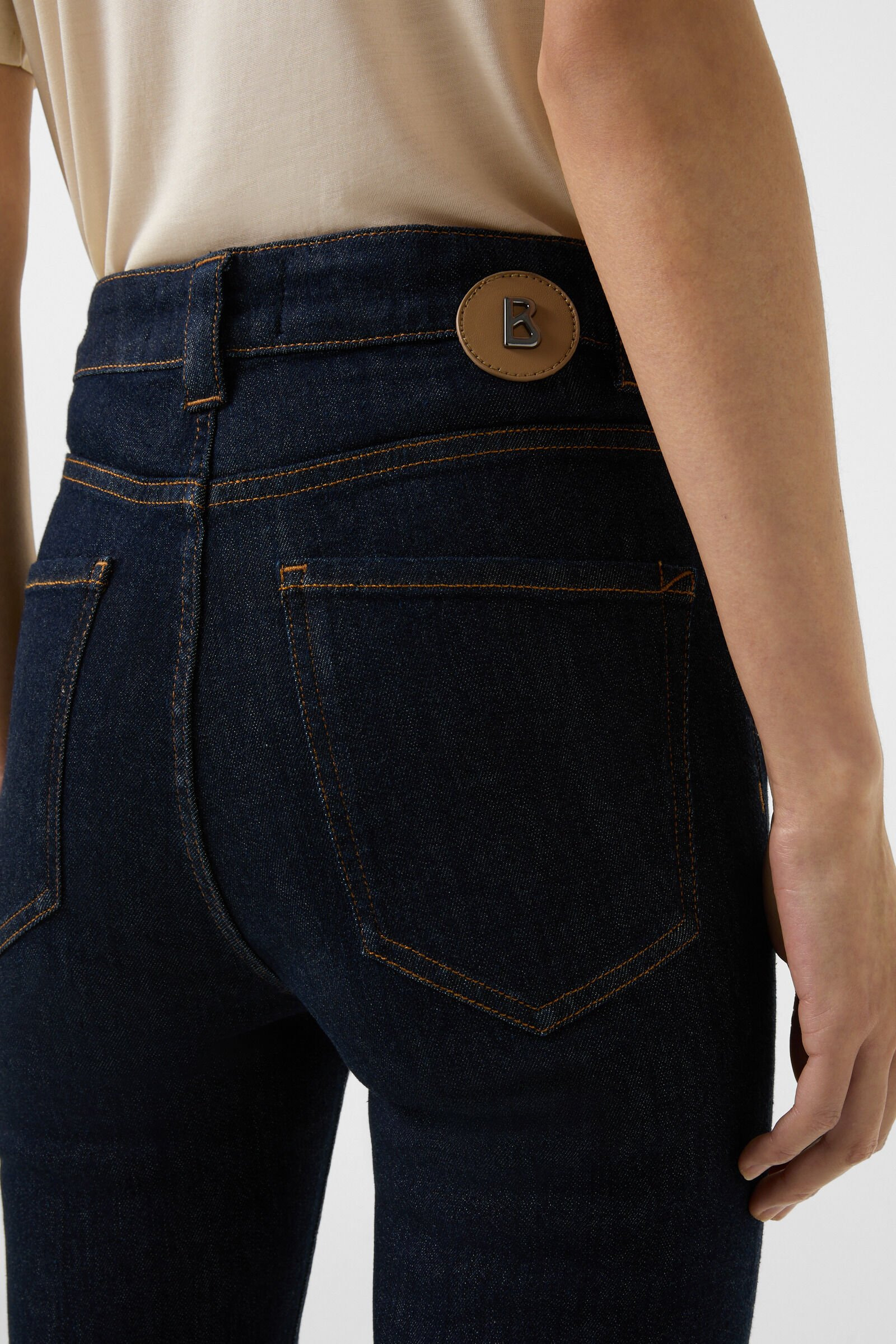 Flared fit jeans Devin in Dark Denim Blue - 6