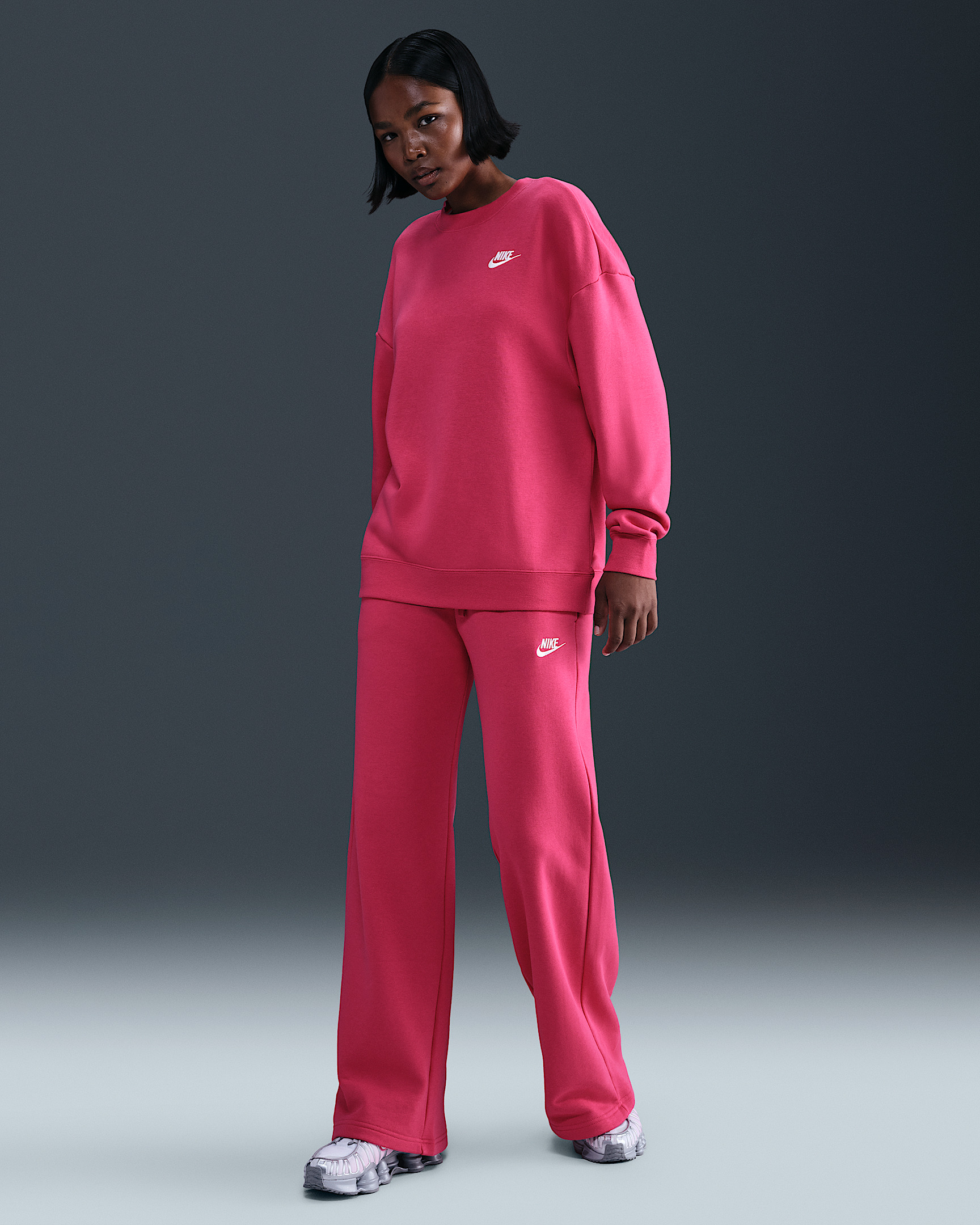 Nike Sportswear Club Fleece Women's Loose Crew-Neck Sweatshirt - 4