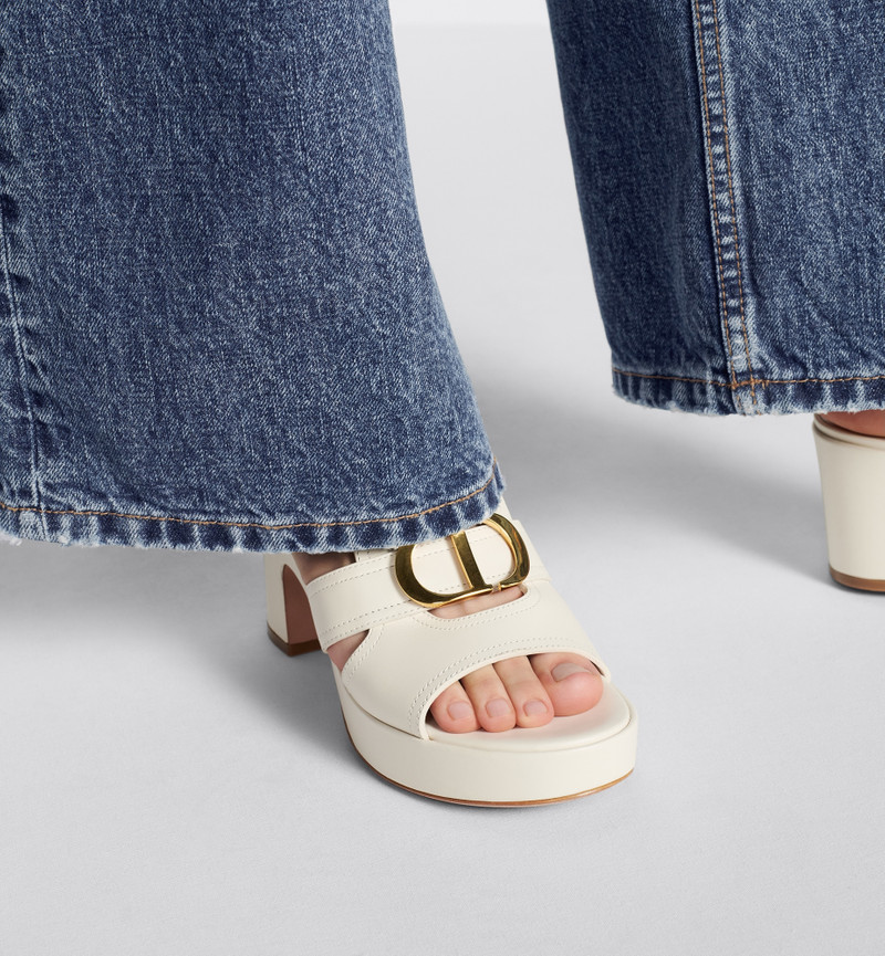 30 Montaigne Platform Slide 3