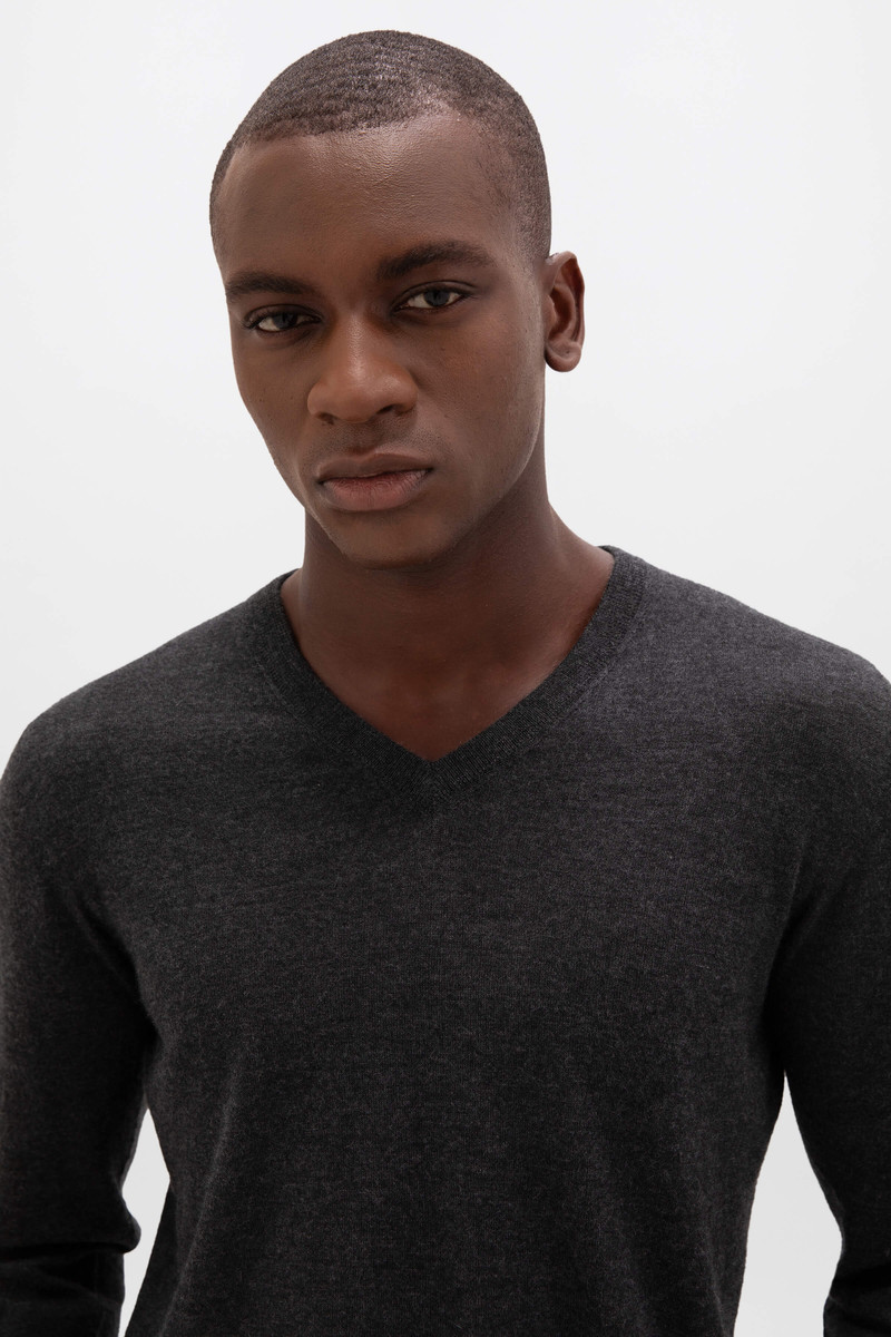 Johnstons of Elgin Superfine Cashmere Grey V Neck Jumper outlook