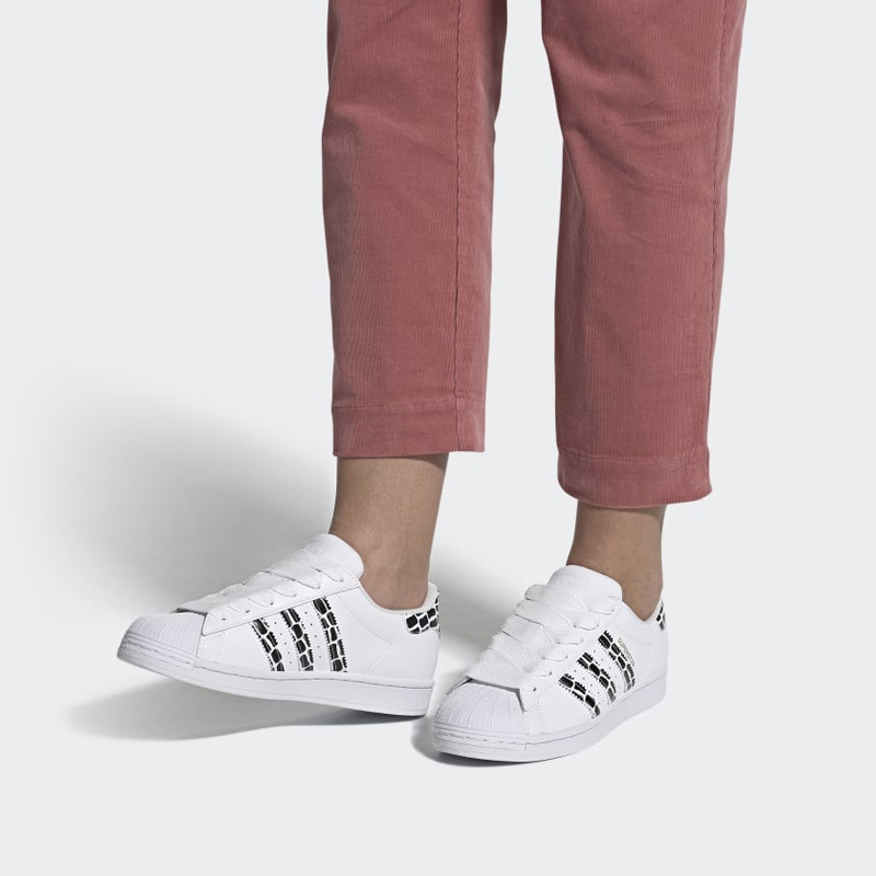 (WMNS) adidas Superstar 'Animal Print' FV3452 7