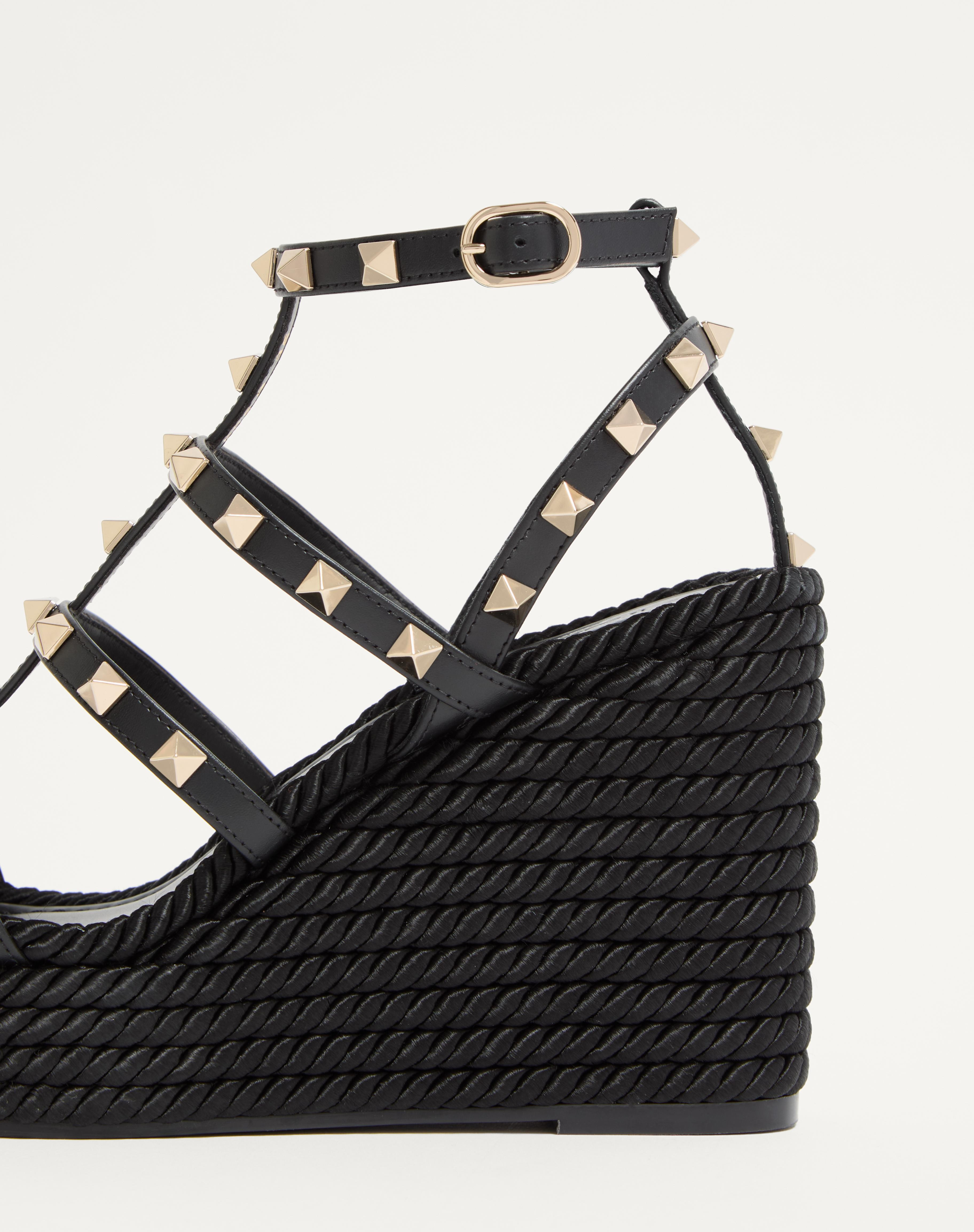 ROCKSTUD ANKLE STRAP WEDGE SANDAL IN CALFSKIN LEATHER 95 MM - 6