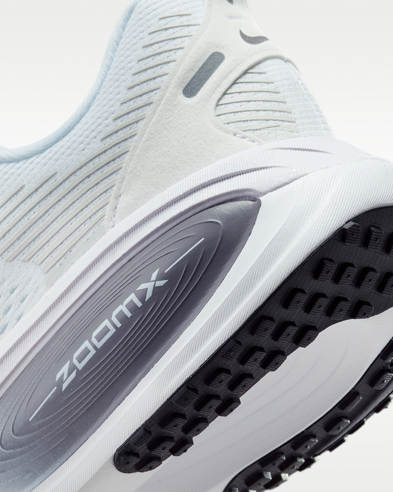 Nike Vomero 18 Women's Road Running Shoes 8