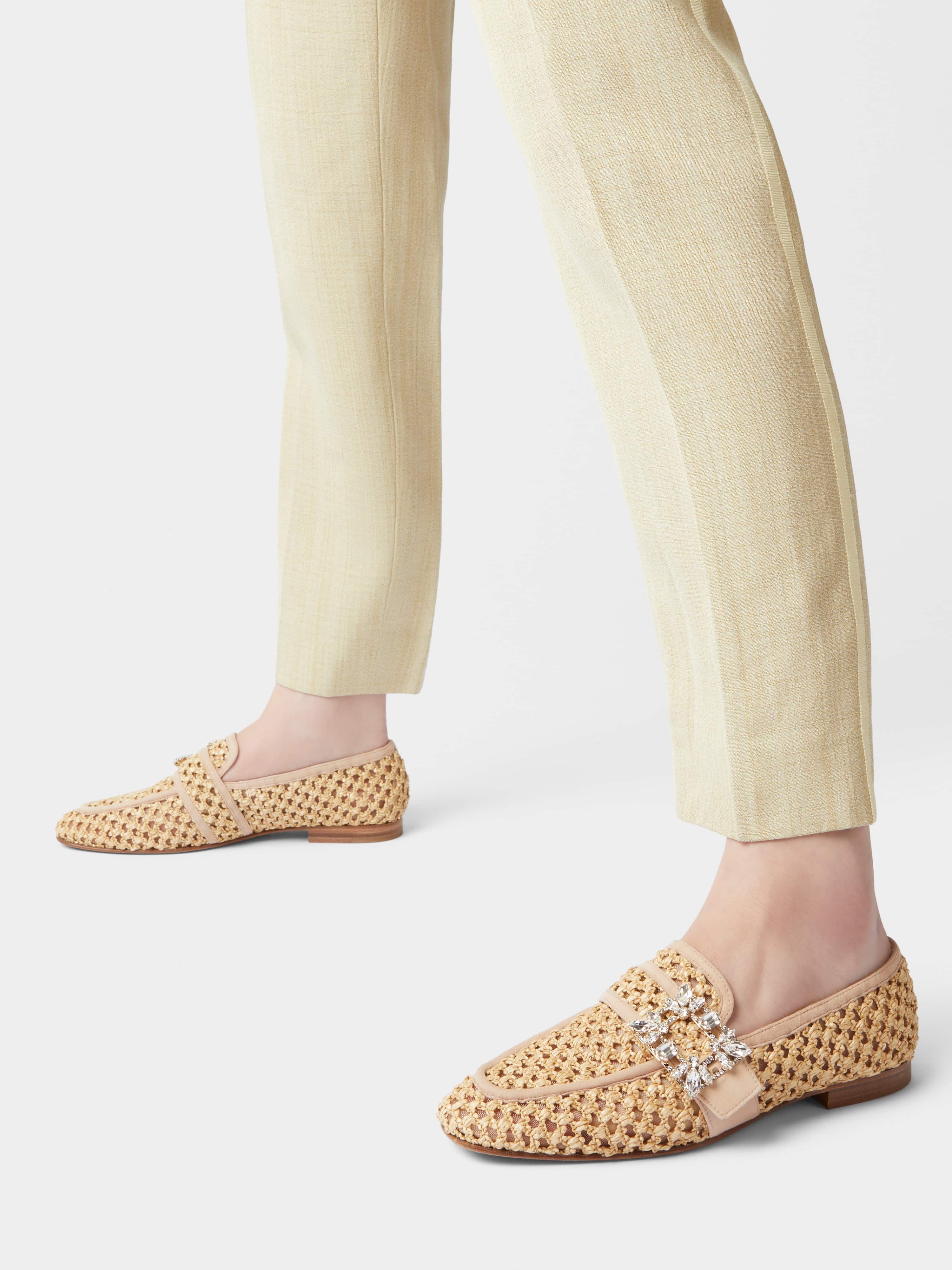 【Roger Vivier】Mini Broche Vivier Buckle ラフィアローファー Roger Vivier Mini Broche Vivier Buckle Loafers in Raffia