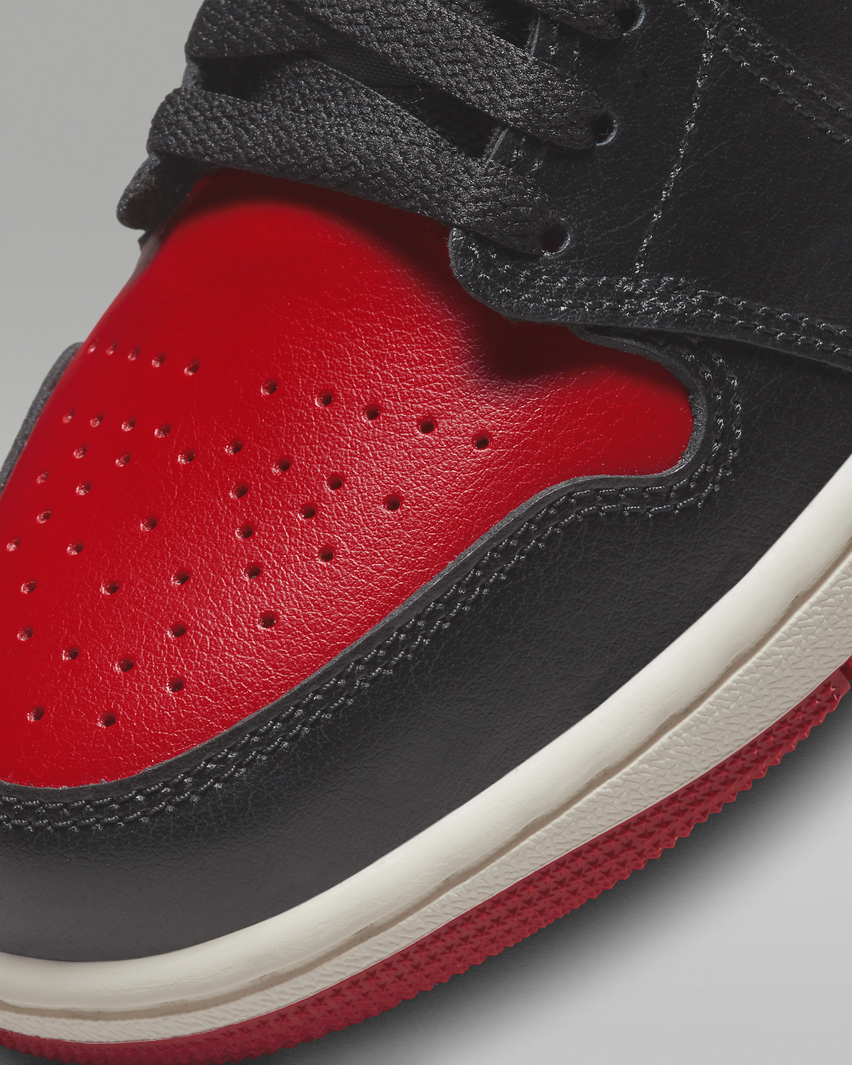 Air Jordan 1 Low Women's Shoes - 7