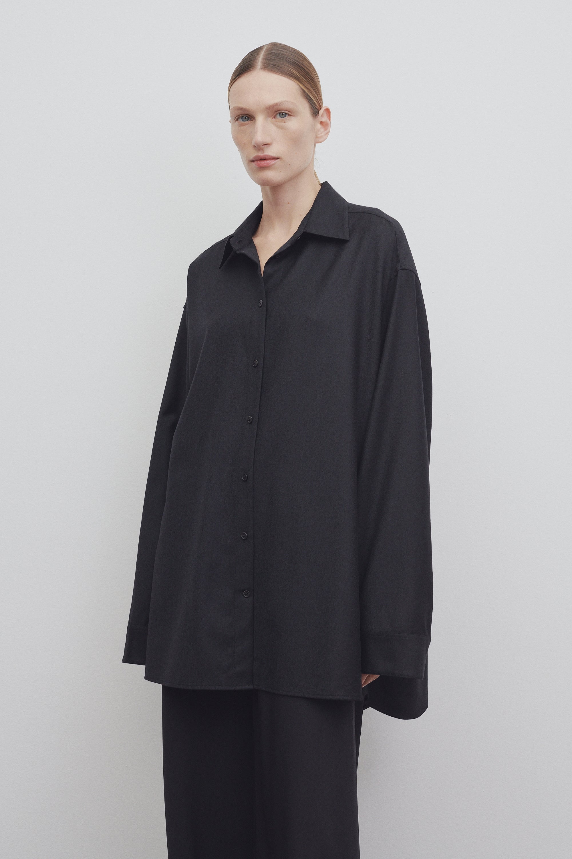 Malika Coat ブラック in Wool and Cashmere – The Row