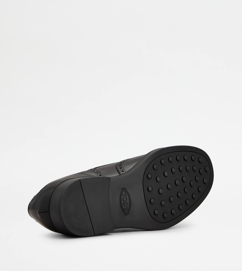 LACE-UPS IN LEATHER - BLACK 4