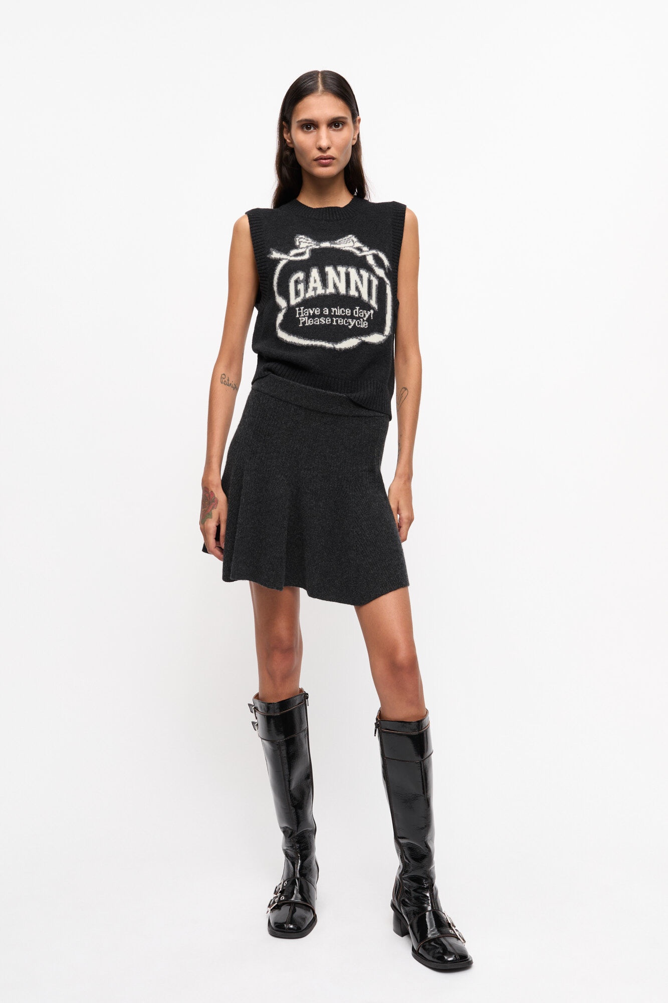 BLACK GRAPHIC BOW VEST - 4