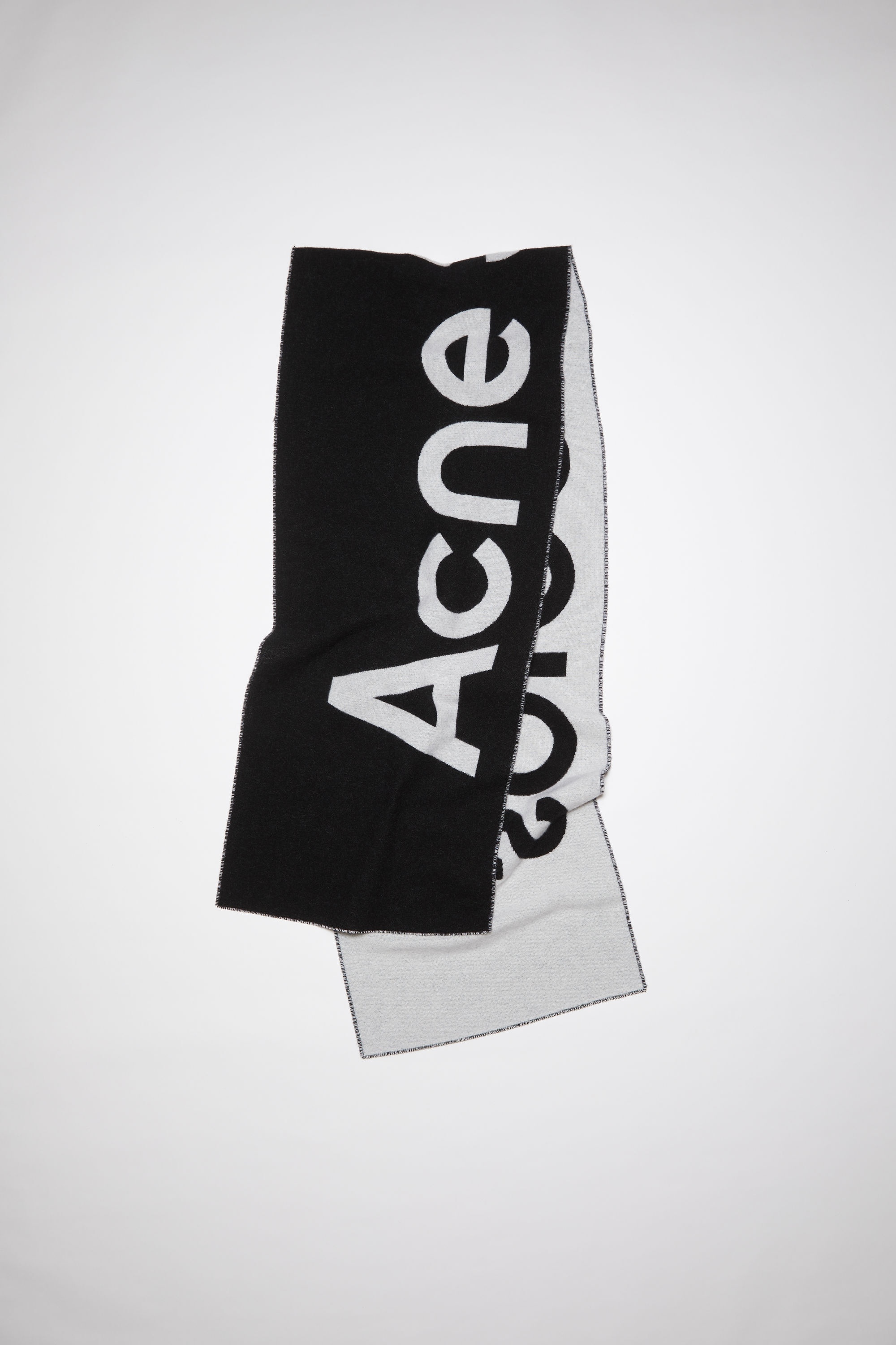 Logo jacquard scarf - Narrow - Black/white - 1