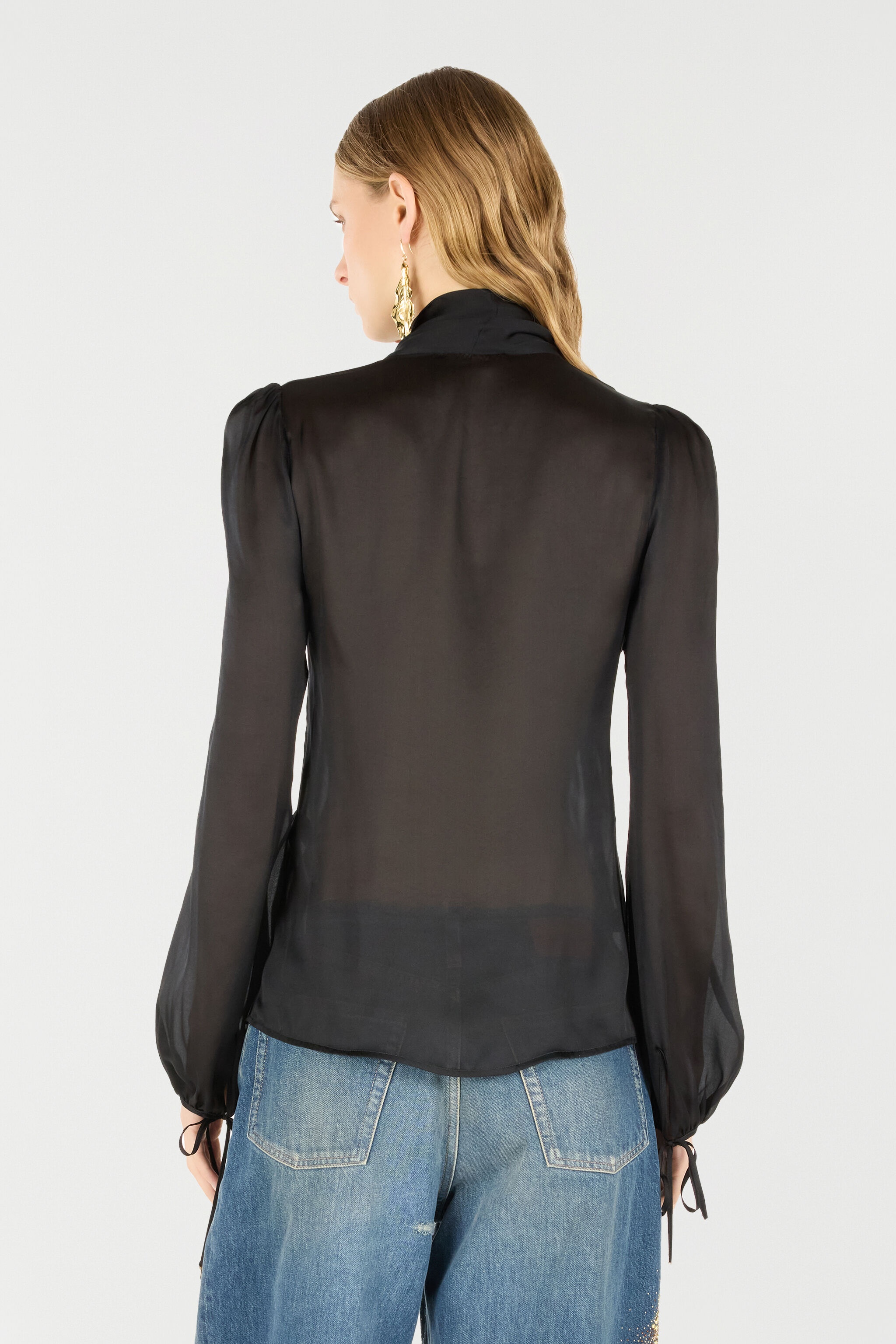 Shirt With Bow And Cutout - 4