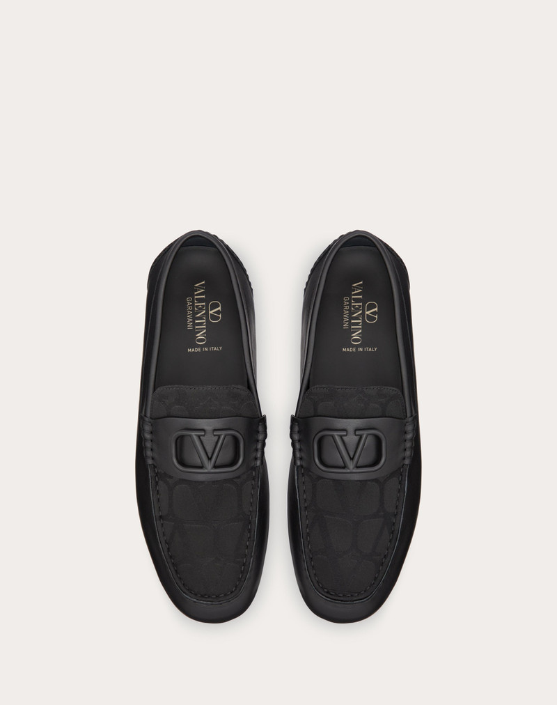 VLOGO SIGNATURE DRIVING SHOE IN CALFSKIN AND TOILE ICONOGRAPHE TECHNICAL FABRIC 4