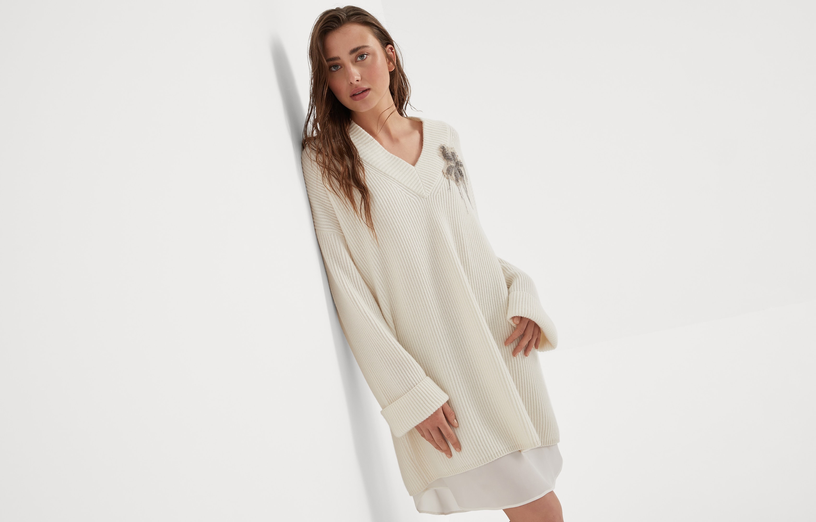 Cashmere English rib knit dress with silk slip and precious flower crest - 6