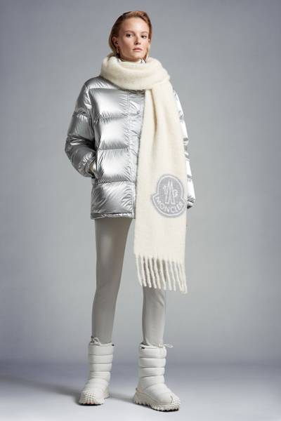 Moncler Logo Wool Scarf outlook