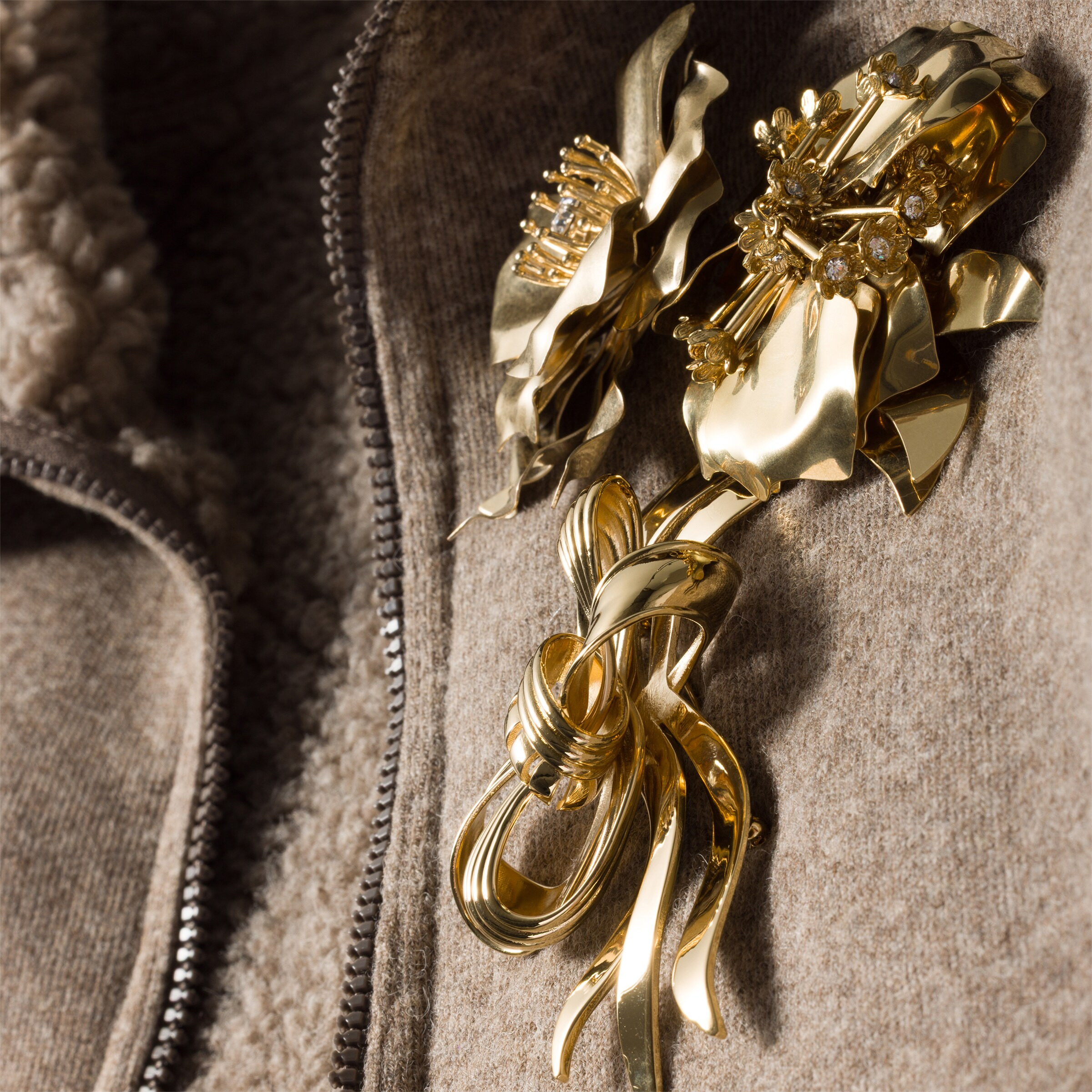 Metal bow brooch - 2