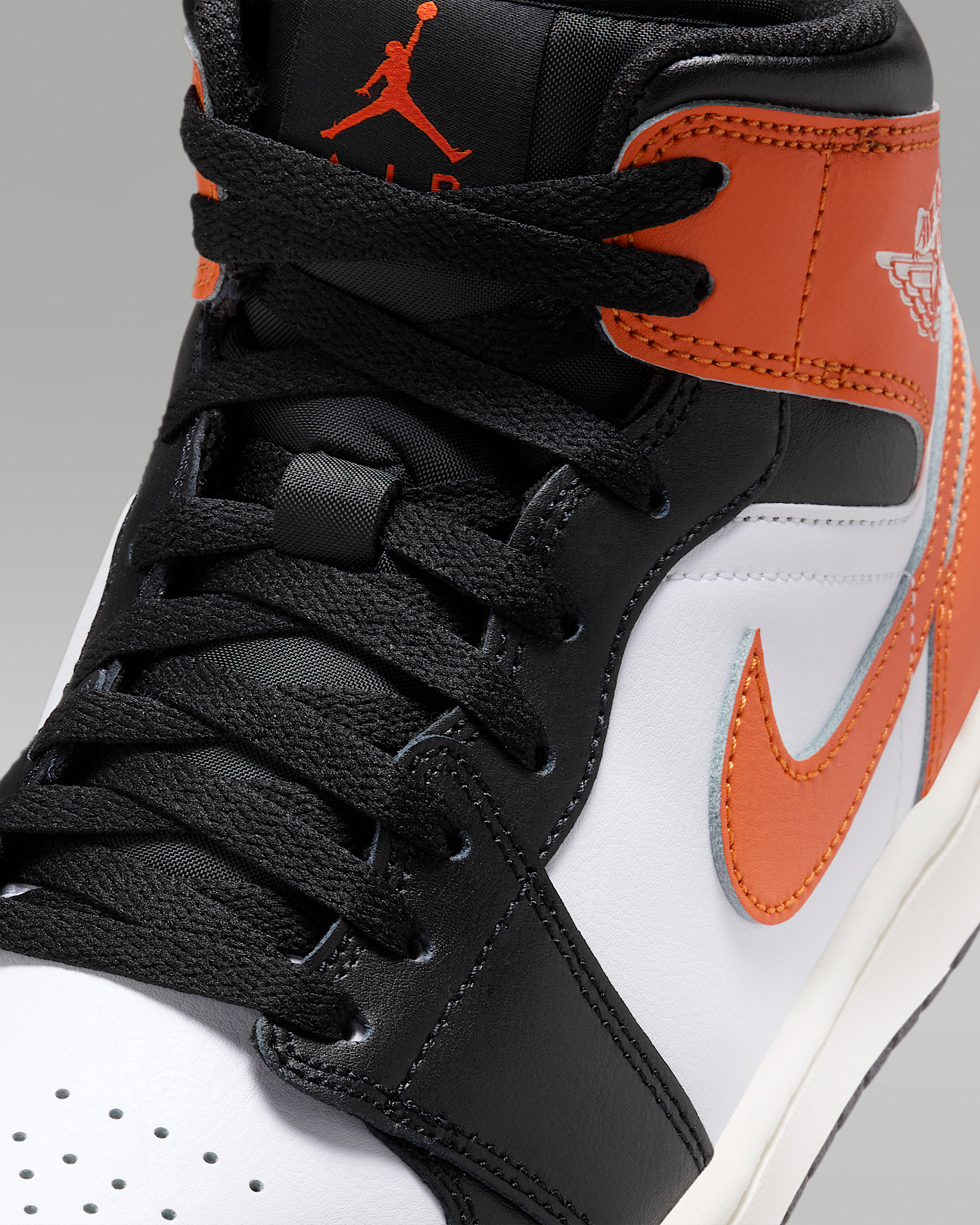 Air Jordan 1 Mid Men's Shoes - 7