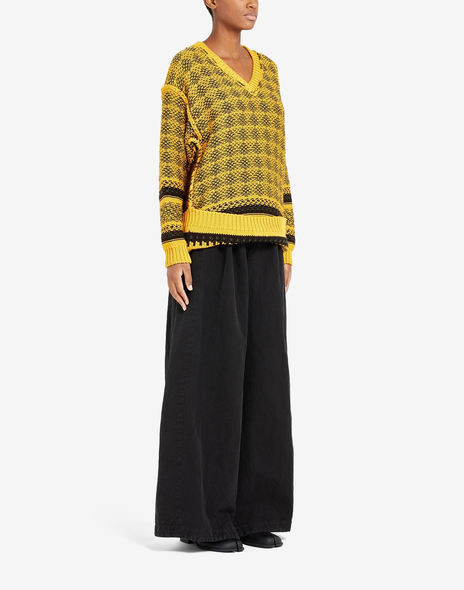 Reverse jacquard V-neck sweater - 3