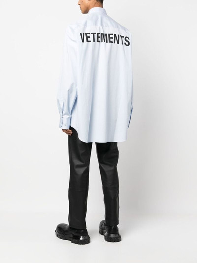 VETEMENTS logo print long-sleeve shirt outlook