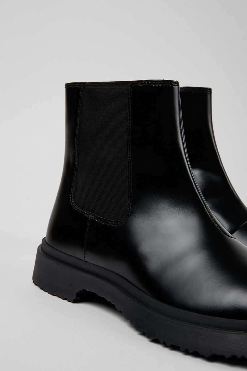 Walden Black leather ankle boots for men 2
