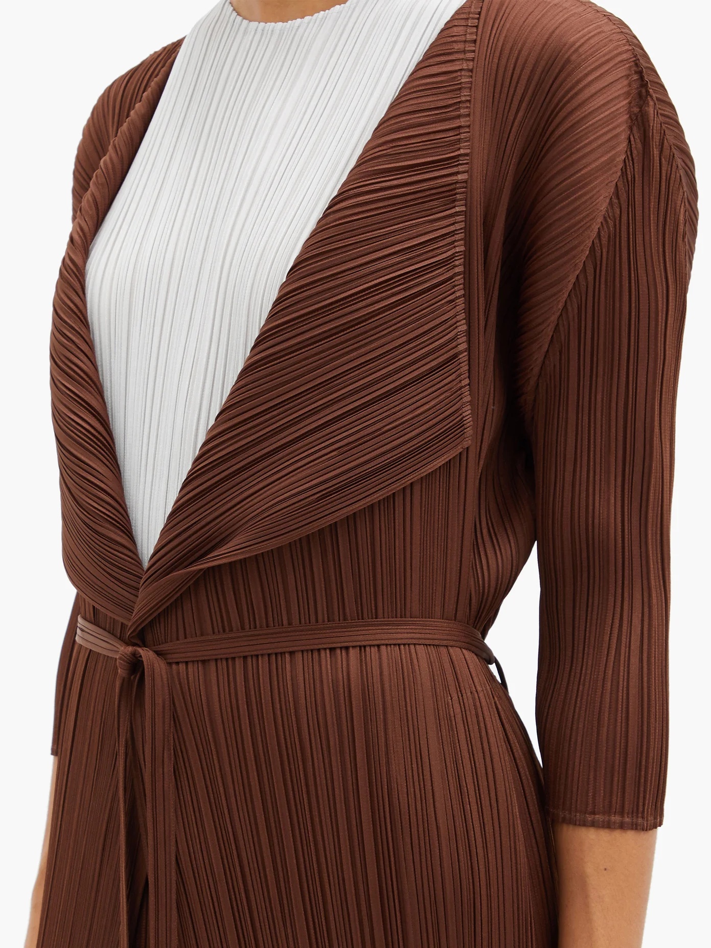 Belted technical-pleated coat - 3