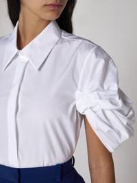 Tシャツ・カットソー alexander mcqueen SHIRT WITH KNOT SLEEVE (775580_QAAAD9000) Alexander McQueen Alexander Mcqueen Women Shirt With Knot